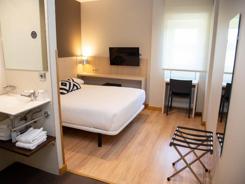 Double Room (double bed) image 3