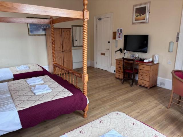 Quadruple Room image 3