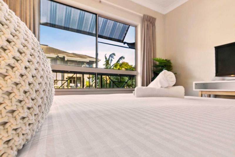 Lux Cairns - Tropical Stays Cairns - image 13