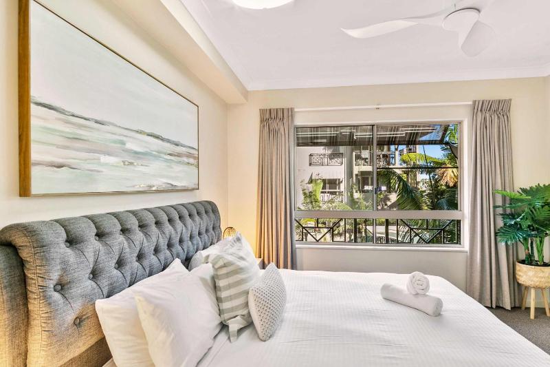 Lux Cairns - Tropical Stays Cairns - image 5