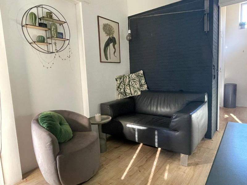 One-Bedroom Apartment image 2