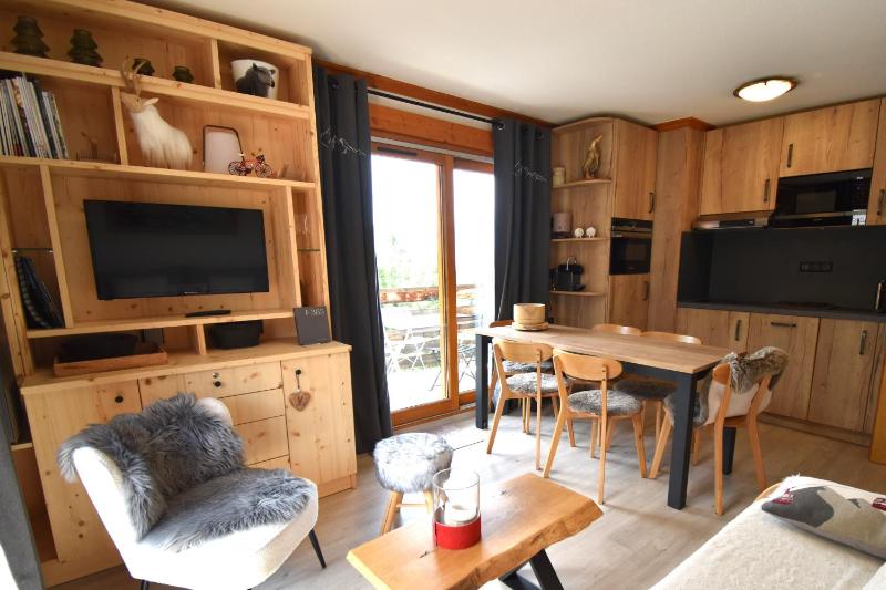 Apartment with Mountain View image 1