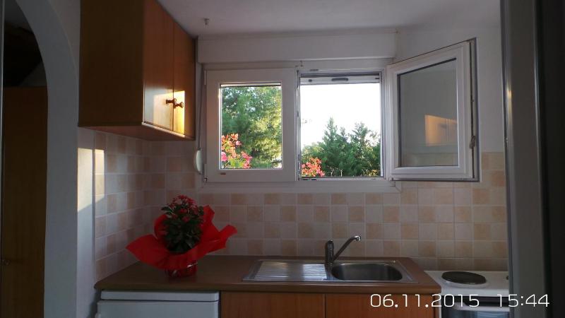 One-Bedroom Apartment - Split Level image 2