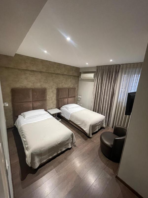 Twin Room image 1