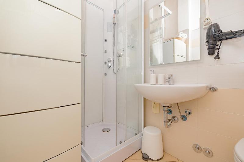 Deluxe Double or Twin Room with Balcony image 1