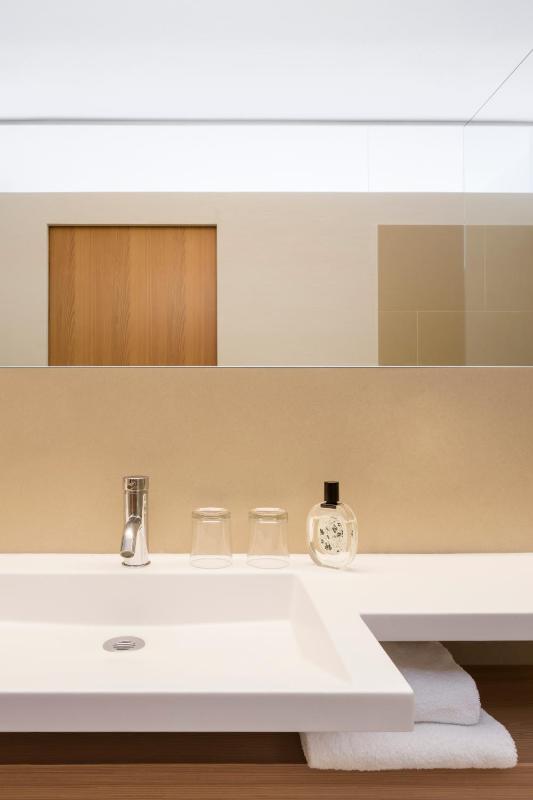 Single Room image 3