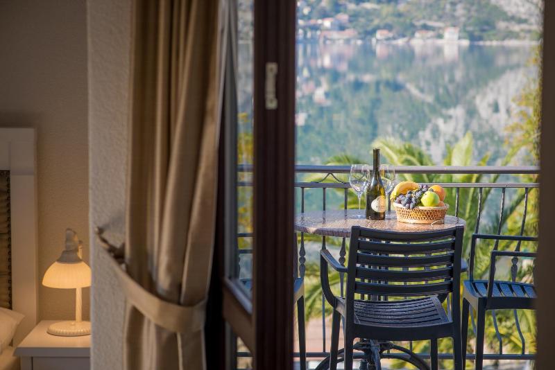 Studio Apartment with Sea View image 4