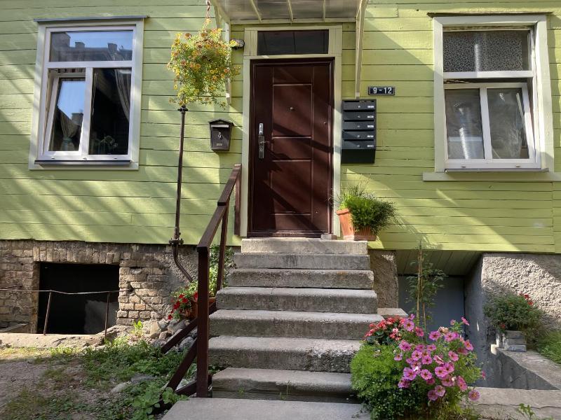 Exquisite & Steps to center 1Br Apt with Free Parking - image 13