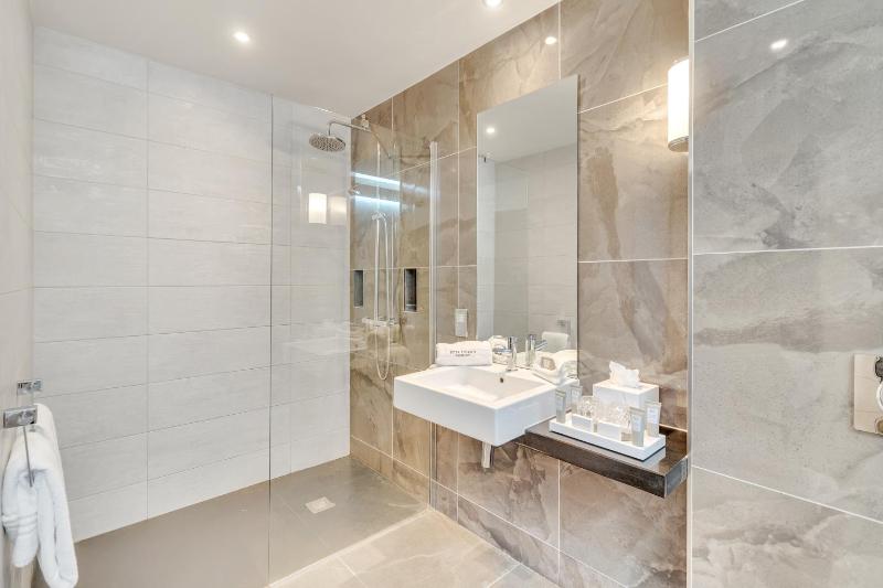 Fota Island Hotel and Spa - image 4