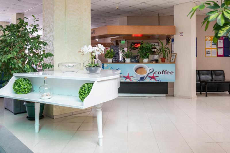 Flamingo Beach Hotel - image 4