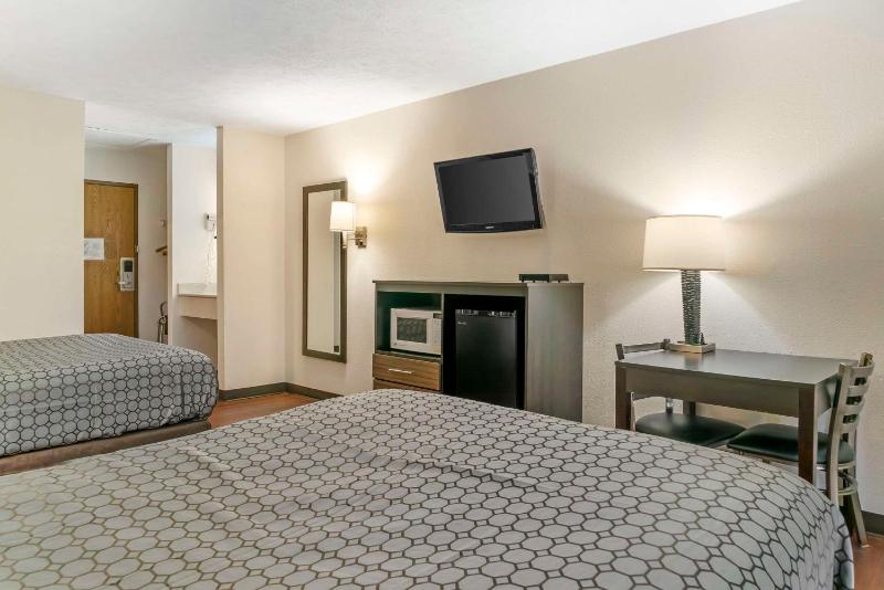 Double Room with Two Double Beds - Non-Smoking image 4