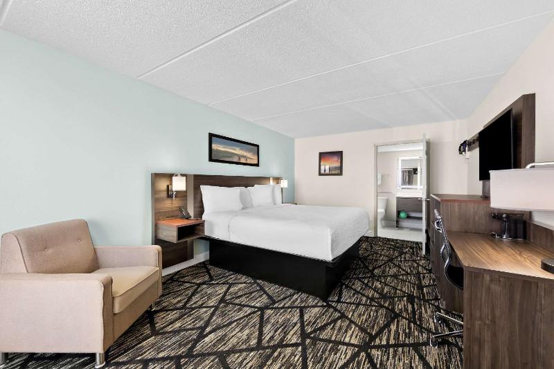 Clarion Inn & Suites near the Leconte Center Pigeon Forge - image 49