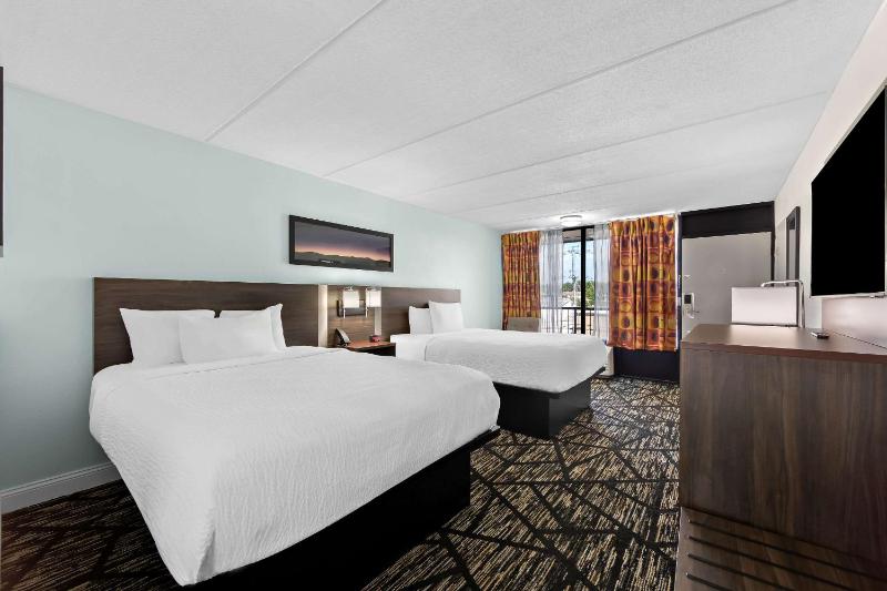 Clarion Inn & Suites near the Leconte Center Pigeon Forge - image 41