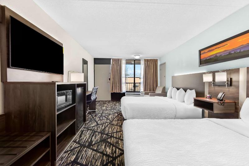 Clarion Inn & Suites near the Leconte Center Pigeon Forge - image 32