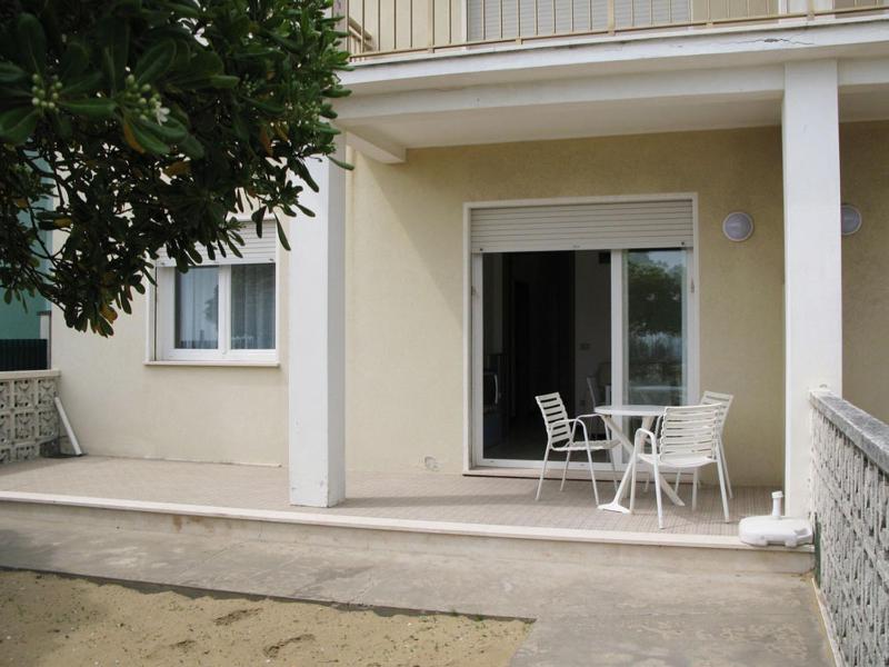 Two-Bedroom Apartment with Sea View image 3