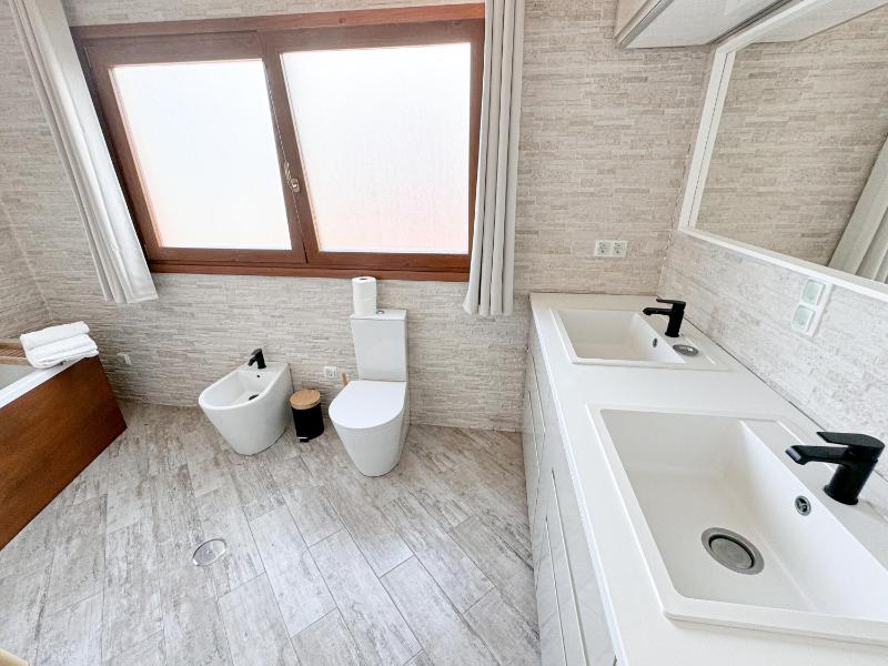 Villa with Sea View image 3