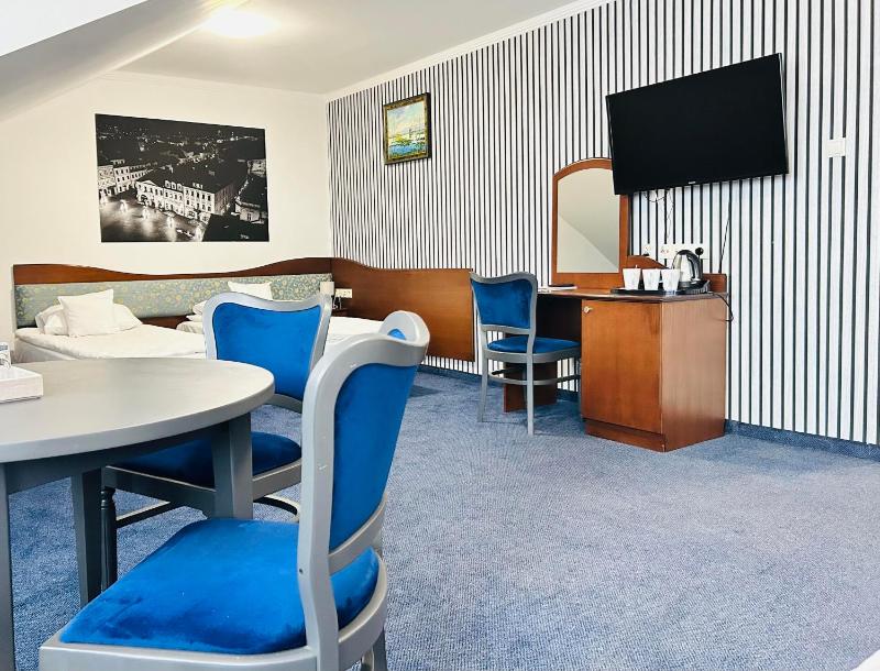 Twin Room image 1