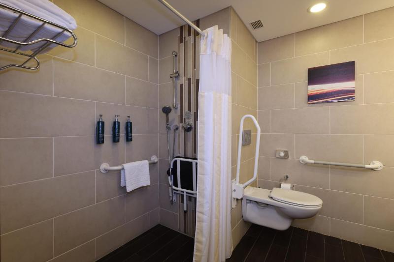Queen Room - Mobility Access image 3