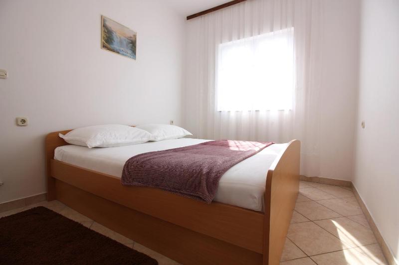 One-Bedroom Apartment with Terrace and Sea View image 1