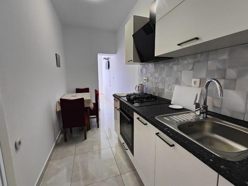 One-Bedroom Apartment with Terrace and Sea View image 4
