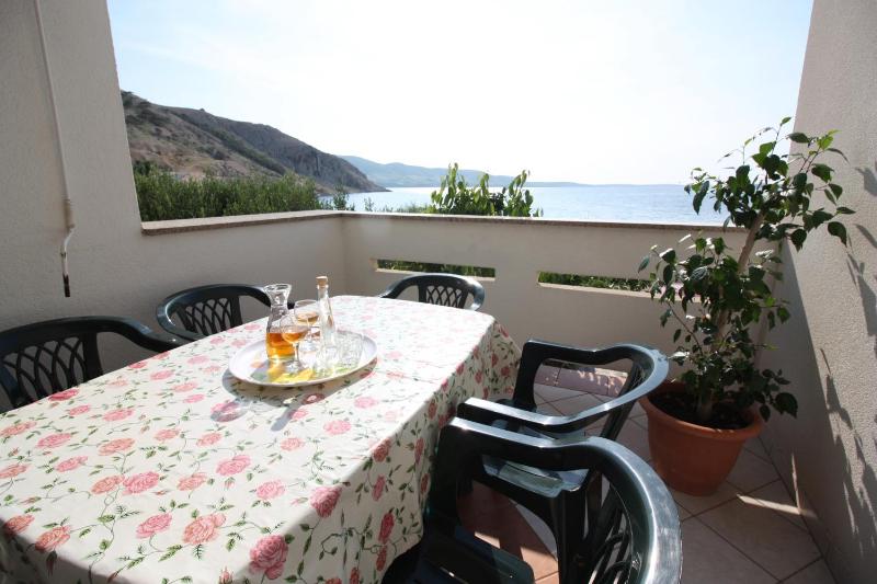 One-Bedroom Apartment with Terrace and Sea View image 3
