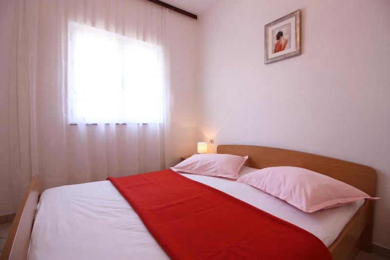 One-Bedroom Apartment with Terrace and Sea View image 1
