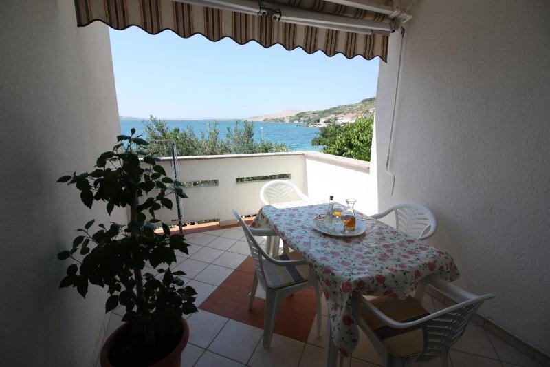 One-Bedroom Apartment with Terrace and Sea View image 3