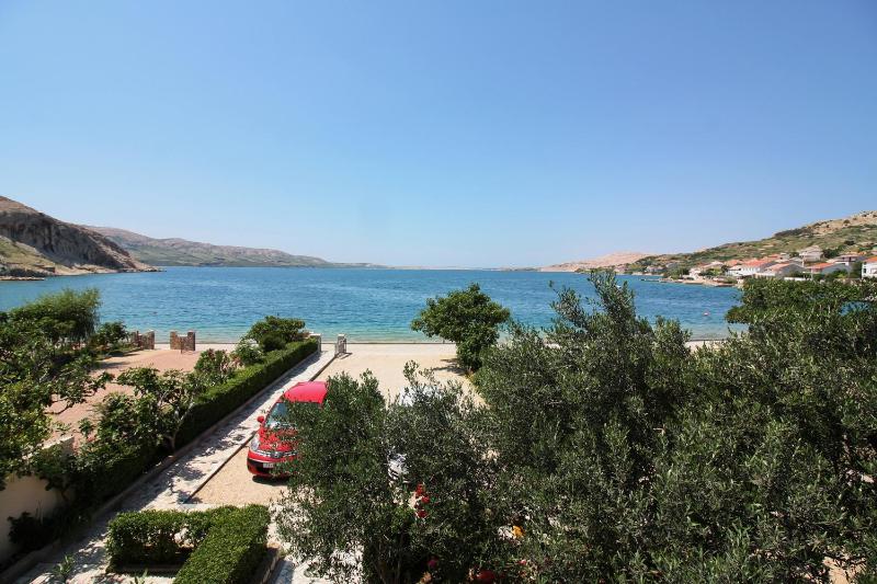 One-Bedroom Apartment with Terrace and Sea View image 2