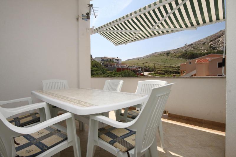 Three-Bedroom Apartment with Terrace image 4