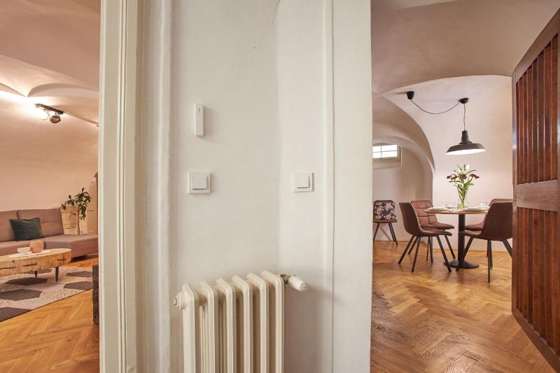 One-Bedroom Apartment image 4