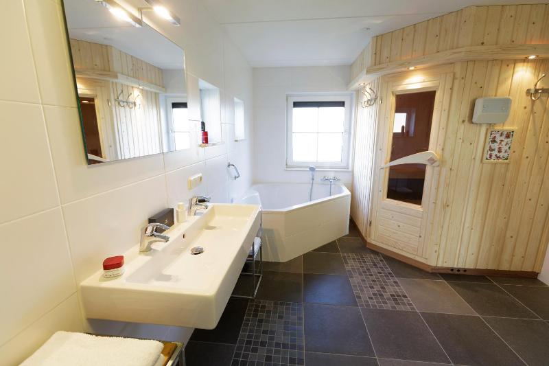 Deluxe Bungalow image 1