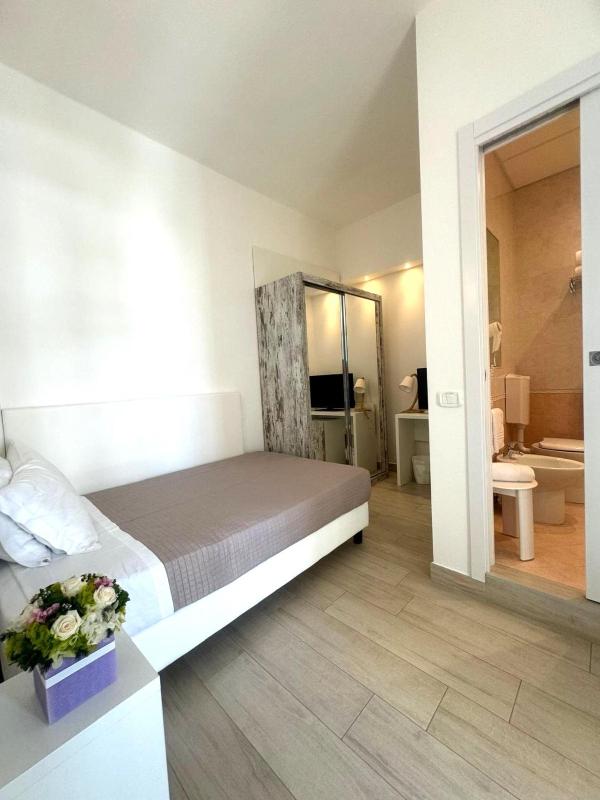 Single Room image 1