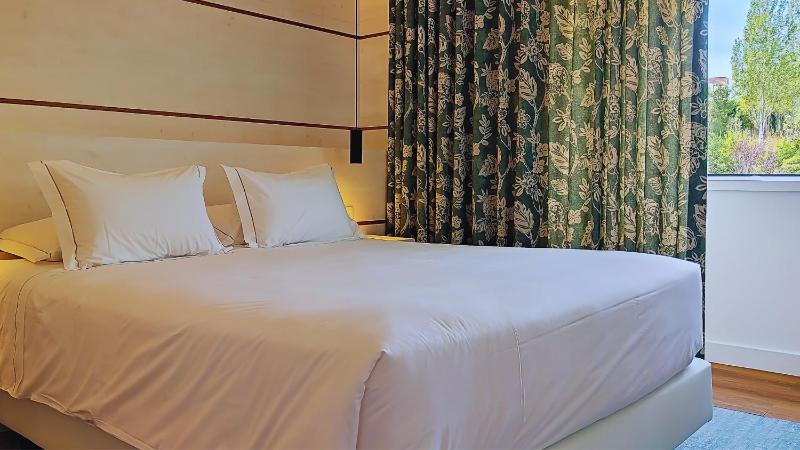 Deluxe Double Room image 4