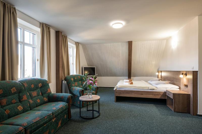 Double or Twin Room with Private Bathroom image 2