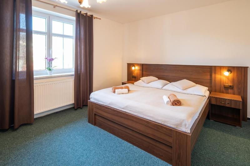 Double or Twin Room with Private Bathroom image 3