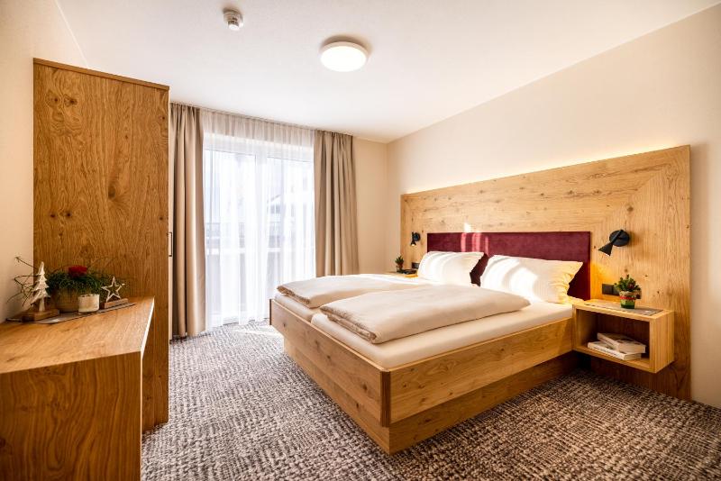 Standard Double Room image 3