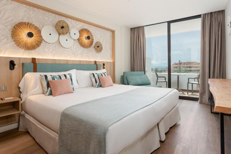 Twin Room with Pool View image 1
