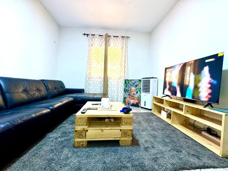 Big apartment Yaoundé 2 rooms - image 13