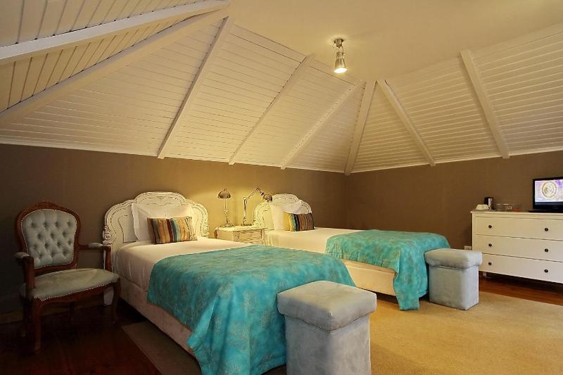 Twin Room image 1