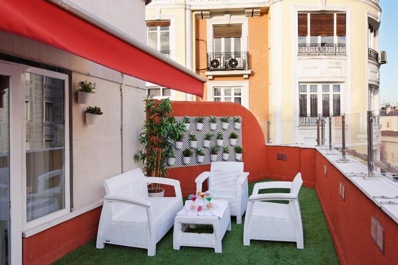 Double or Twin Room with Terrace image 4