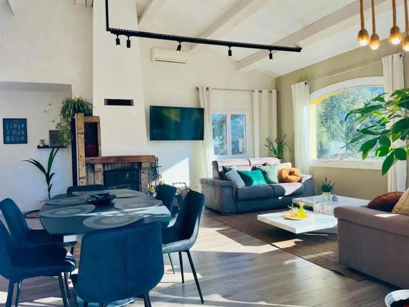 Maison conviviale à Fréjus avec piscine à débordement - image 9