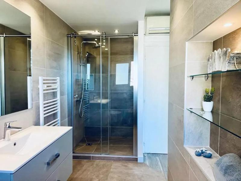 Maison conviviale à Fréjus avec piscine à débordement - image 33
