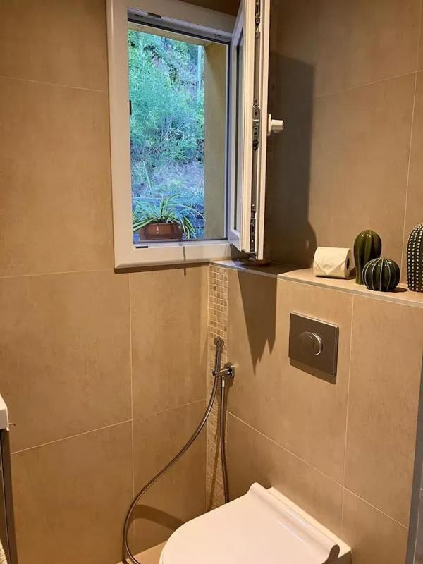 Maison conviviale à Fréjus avec piscine à débordement - image 12