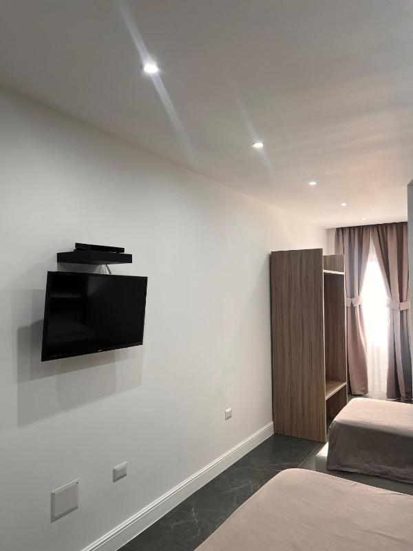 Superior Triple Room image 4