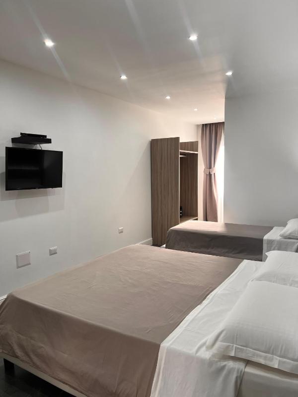 Superior Triple Room image 2