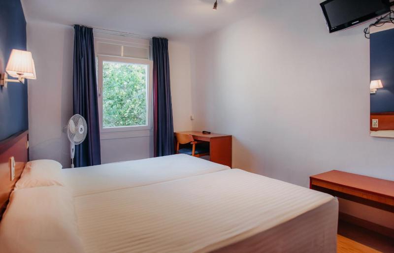 Twin Room image 1