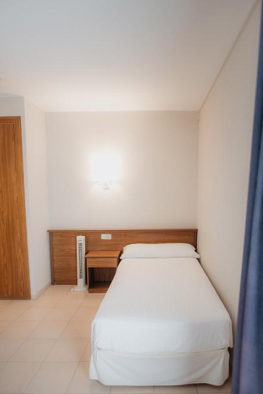 Single Room with Balcony image 3