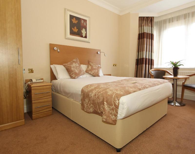 Single Room with Double Bed image 1