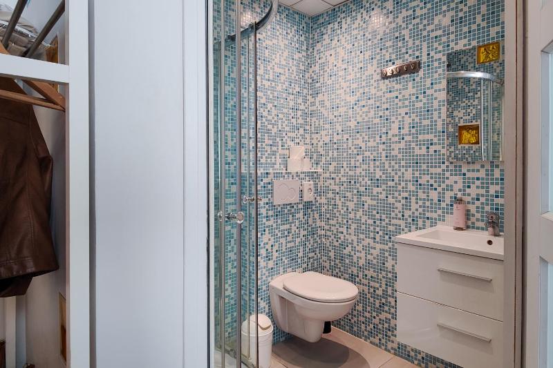 Standard Single Studio image 2