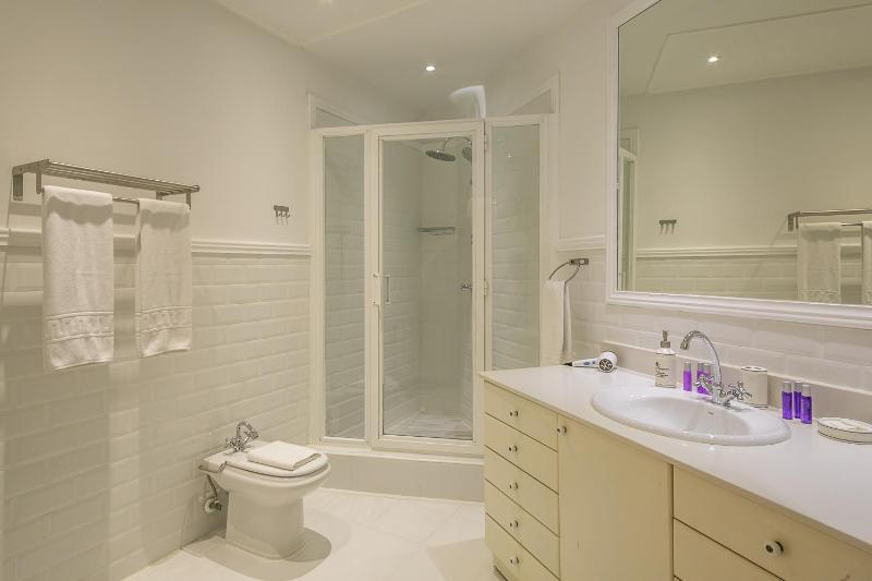 Interior Premium Double Room image 4